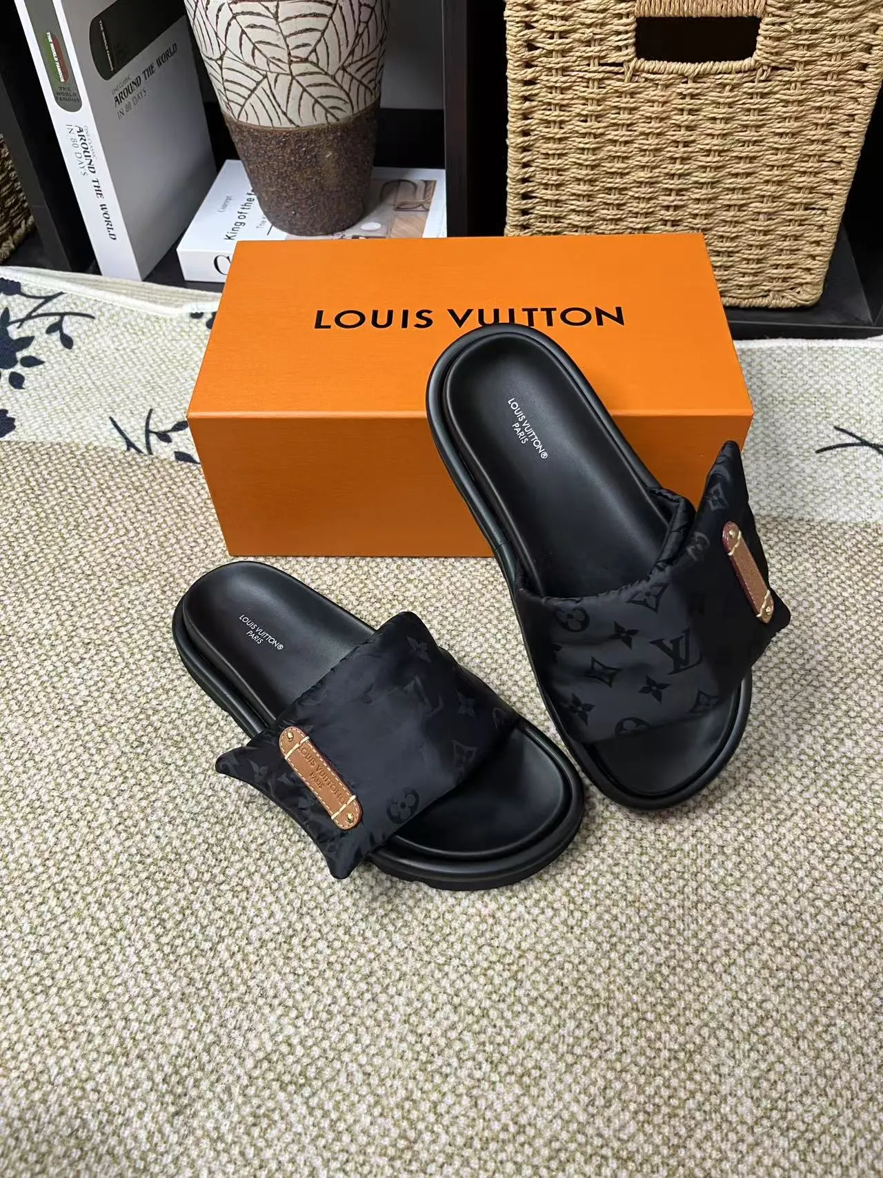 P340 yuan LV Louis Vuitton Full of high-end feel! A popular model among bloggers at home and abroad, it’s retro and fashionable, and looks stunning on your feet! Mainly recommended model on the official website★ ━━━━━ ЅᏇєєt ━━━━━ ▪️Upper: original calfskin ➕5D printing process ▪️Inner: imported mixed sheepskin ▪️Outsole: original molded foam outsole ▪️Size: Female 35-40 Men's 39-44 (women's 41 men's 45)